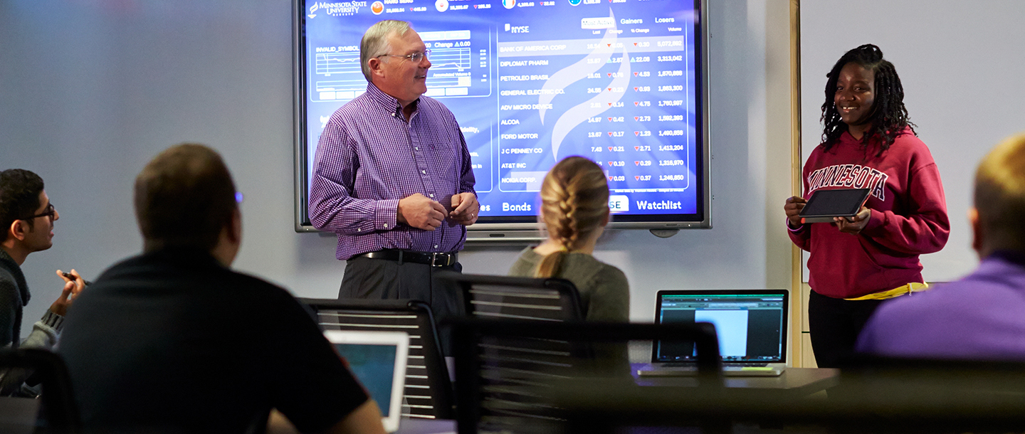 Student presenting to class in the finance lab